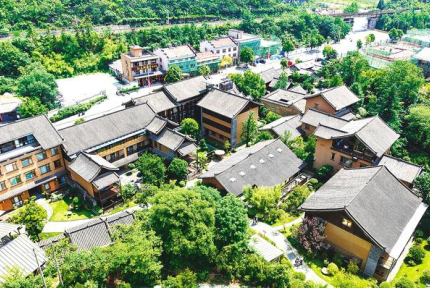 《湖北日报》聚焦武当山道家文化引爆特色民宿