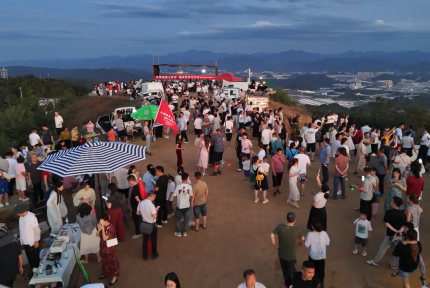 实力“宠粉”！郧阳园岭山盛宴引客，山货热销促增收