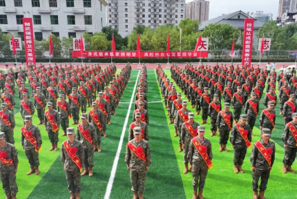 十堰各地欢送2025年下半年新兵入伍