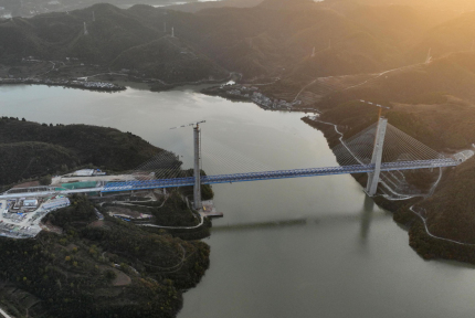 4.32秒呼啸过江！西十高铁汉江特大桥创“中国之最”